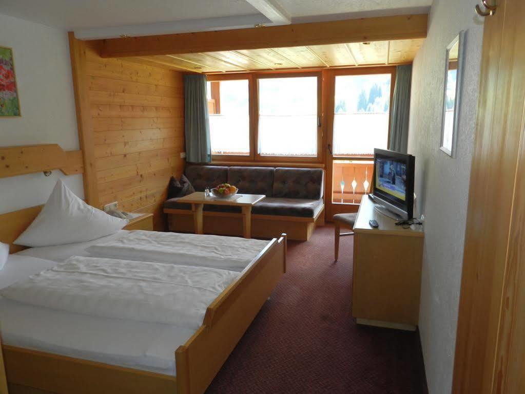 Hotel Alpenblume Damuels Bagian luar foto